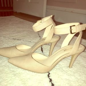Nine West nude heel